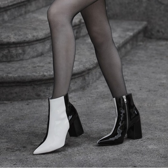 Nastygal Black & White ‘Cruella Deville’ Vinyl Ankle Boots 7 🐩 - Picture 2 of 3